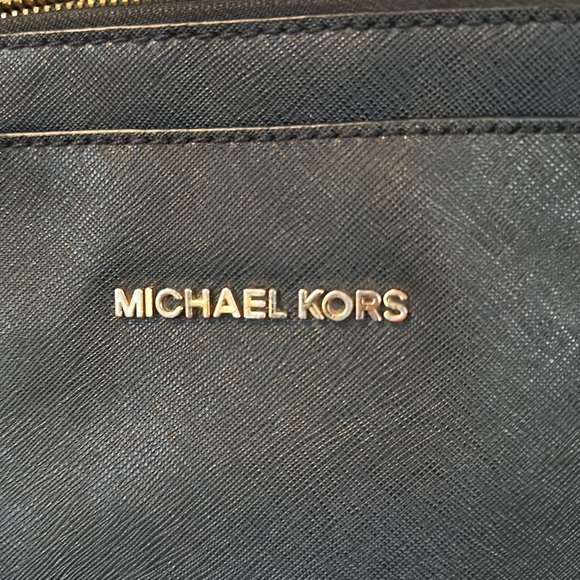 Micheal Kors crossbody purse - Picture 9 of 9